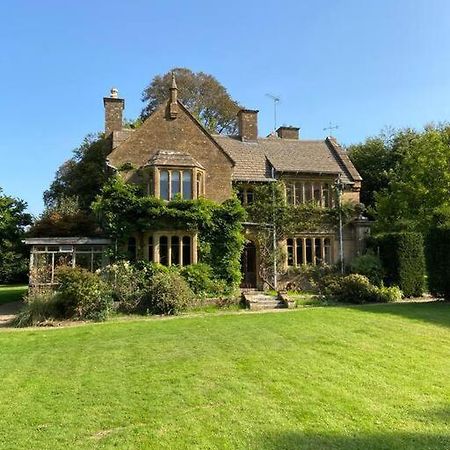 비민스터 The Dower House At Parnham Park 빌라 외부 사진