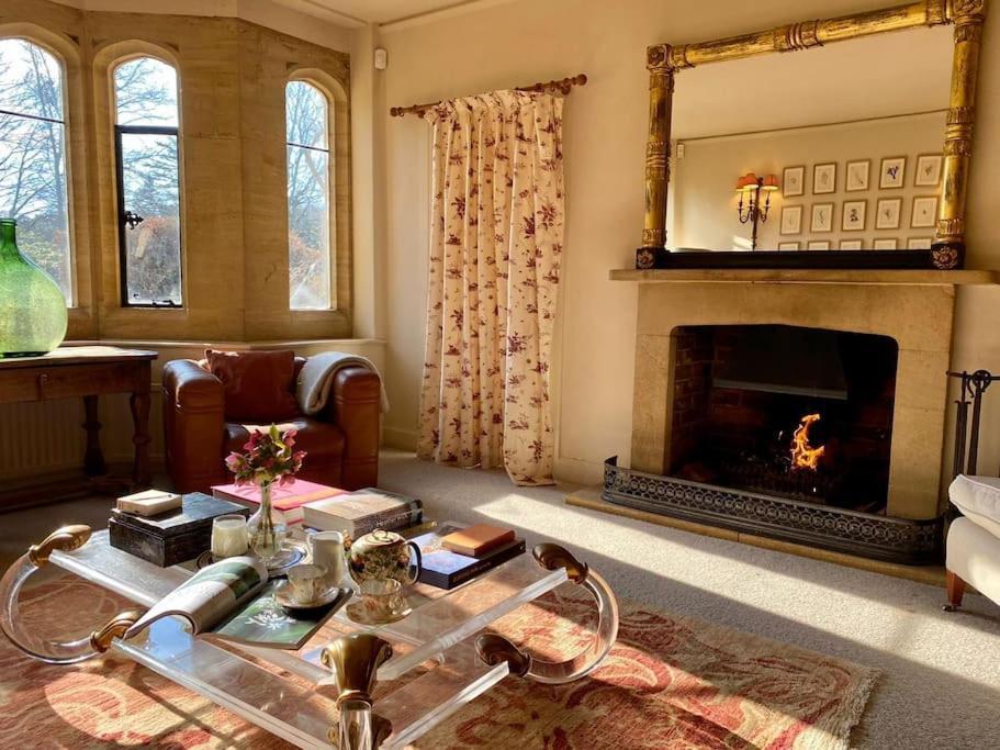 비민스터 The Dower House At Parnham Park 빌라 외부 사진