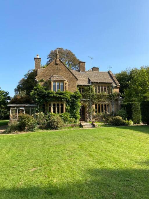 비민스터 The Dower House At Parnham Park 빌라 외부 사진