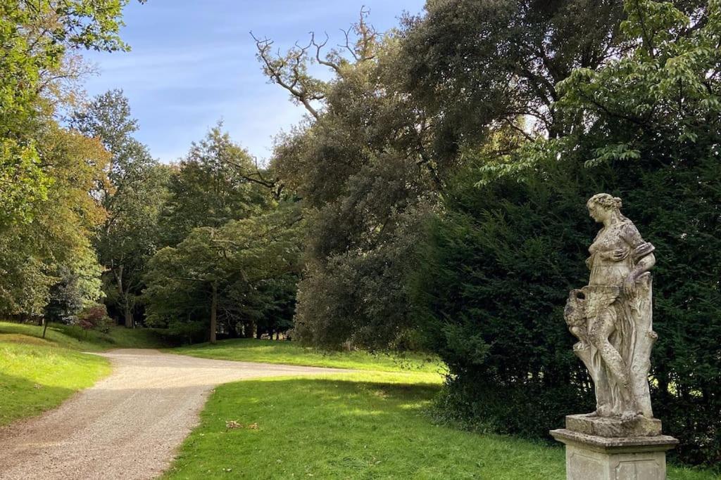 비민스터 The Dower House At Parnham Park 빌라 외부 사진